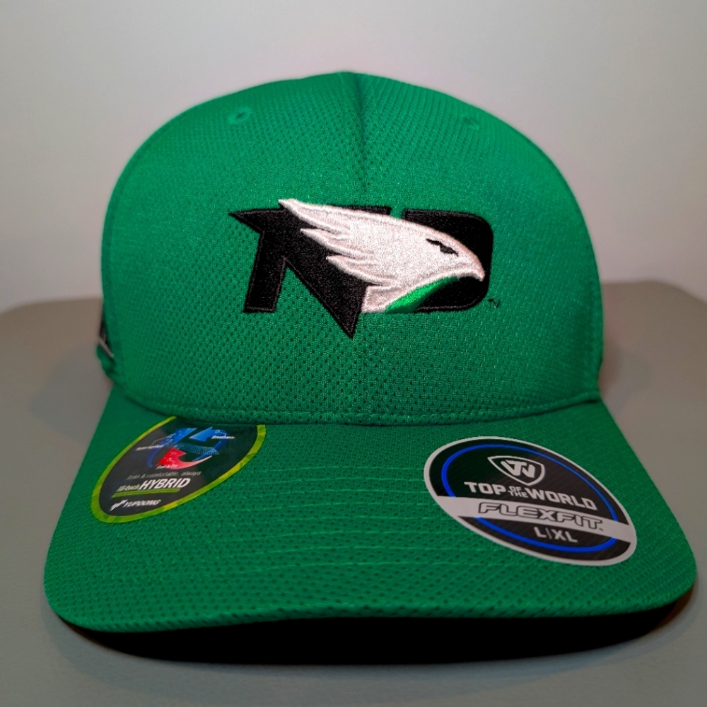 North Dakota Fighting Hawks Top Of The World Flexfit Hat L/XL New With Tags